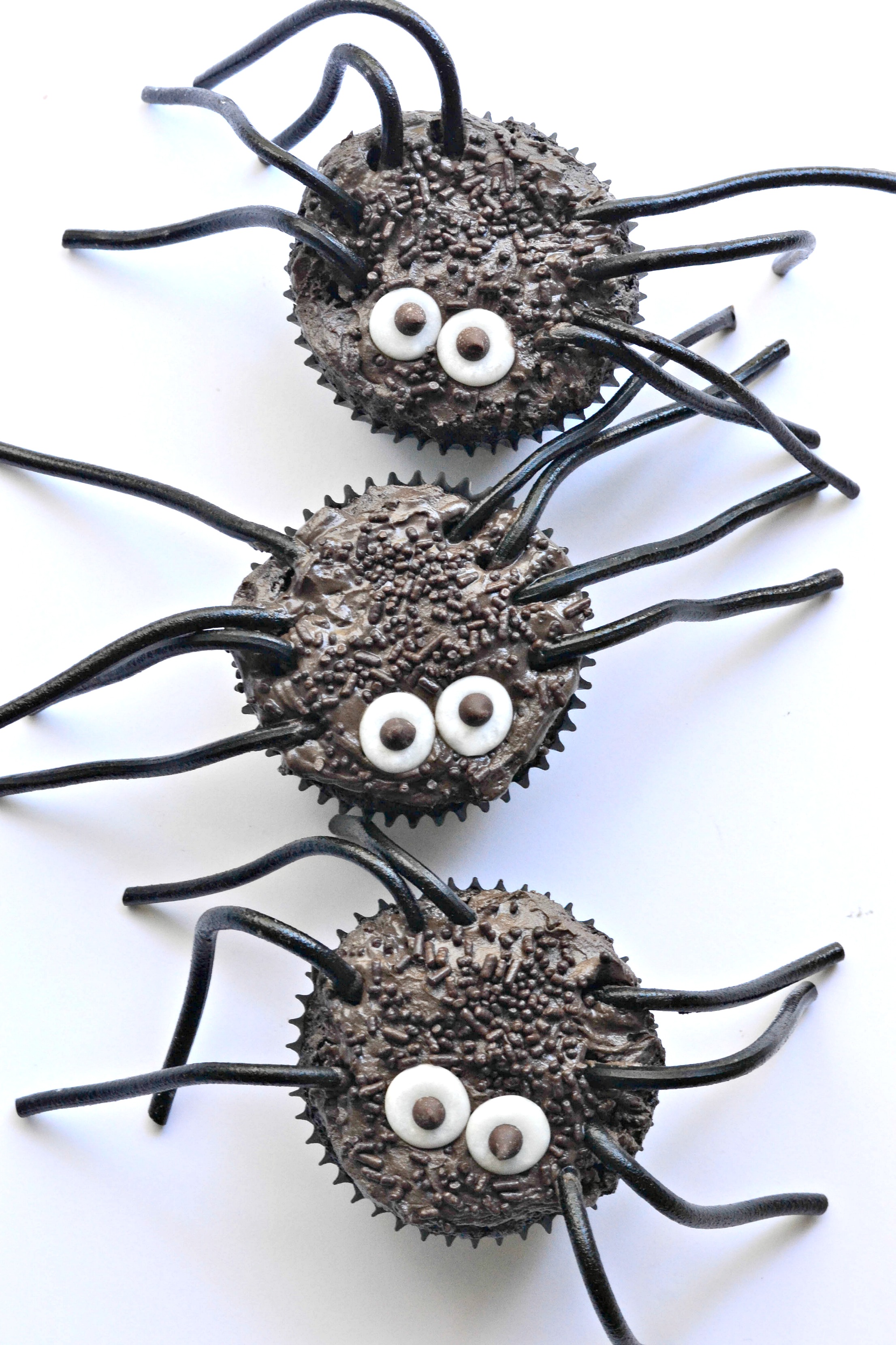 Creepy Crawler Spider Cupcakes (gluten free vegan) - Fork and Beans
